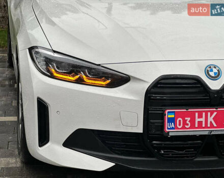 Белый БМВ i4, объемом двигателя 0 л и пробегом 16 тыс. км за 34600 $, фото 3 на Automoto.ua