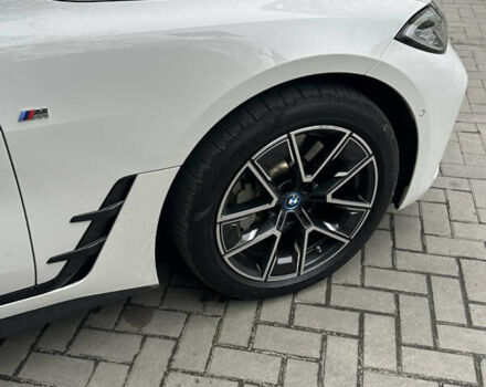 Белый БМВ i4, объемом двигателя 0 л и пробегом 45 тыс. км за 42250 $, фото 10 на Automoto.ua