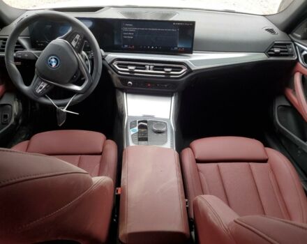 Белый БМВ i4, объемом двигателя 0 л и пробегом 28 тыс. км за 24800 $, фото 7 на Automoto.ua