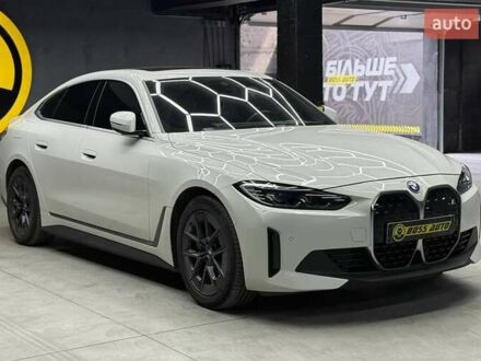 Белый БМВ i4, объемом двигателя 0 л и пробегом 34 тыс. км за 35500 $, фото 1 на Automoto.ua