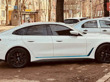 БМВ i4 2022 в Кривом Роге на Automoto.ua Белый БМВ i4, объемом двигателя 0 л и пробегом 53 тыс. км за 37700 $, фото 1 на Automoto.ua
