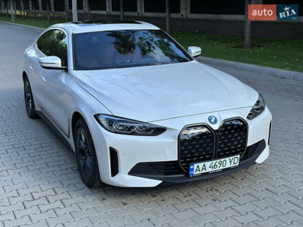 Белый БМВ i4, объемом двигателя 0 л и пробегом 17 тыс. км за 36666 $, фото 1 на Automoto.ua