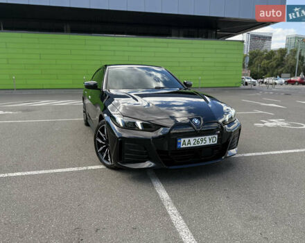 Черный БМВ i4, объемом двигателя 0 л и пробегом 31 тыс. км за 39900 $, фото 1 на Automoto.ua