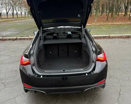 Черный БМВ i4, объемом двигателя 0 л и пробегом 38 тыс. км за 31500 $, фото 13 на Automoto.ua