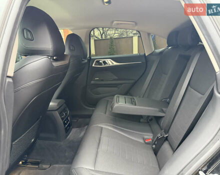 Черный БМВ i4, объемом двигателя 0 л и пробегом 65 тыс. км за 21900 $, фото 73 на Automoto.ua