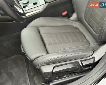 Черный БМВ i4, объемом двигателя 0 л и пробегом 65 тыс. км за 21900 $, фото 37 на Automoto.ua