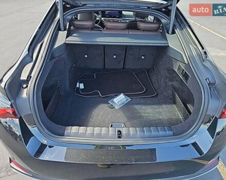 Черный БМВ i4, объемом двигателя 0 л и пробегом 40 тыс. км за 28000 $, фото 4 на Automoto.ua