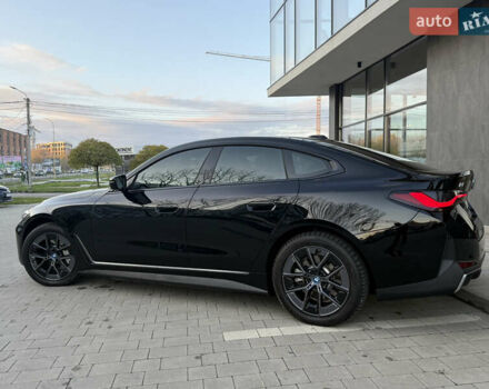 Черный БМВ i4, объемом двигателя 0 л и пробегом 17 тыс. км за 31999 $, фото 6 на Automoto.ua