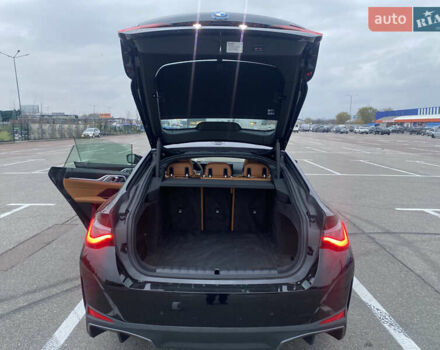 Черный БМВ i4, объемом двигателя 0 л и пробегом 10 тыс. км за 35400 $, фото 4 на Automoto.ua