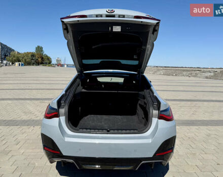 Серый БМВ i4, объемом двигателя 0 л и пробегом 34 тыс. км за 46500 $, фото 14 на Automoto.ua