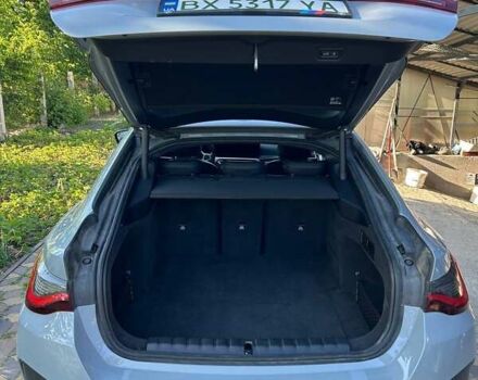 Серый БМВ i4, объемом двигателя 0 л и пробегом 36 тыс. км за 45999 $, фото 10 на Automoto.ua