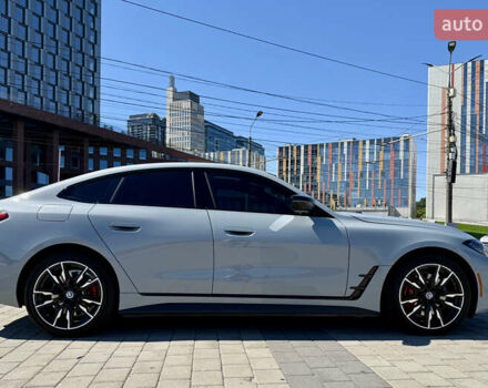 Серый БМВ i4, объемом двигателя 0 л и пробегом 34 тыс. км за 46500 $, фото 2 на Automoto.ua