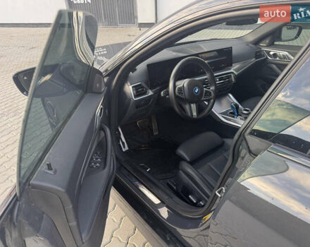 Серый БМВ i4, объемом двигателя 0 л и пробегом 22 тыс. км за 39500 $, фото 4 на Automoto.ua