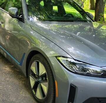 Серый БМВ i4, объемом двигателя 0 л и пробегом 35 тыс. км за 34300 $, фото 3 на Automoto.ua