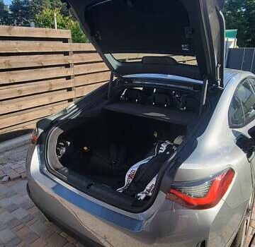 Серый БМВ i4, объемом двигателя 0 л и пробегом 35 тыс. км за 34300 $, фото 5 на Automoto.ua