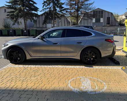 Серый БМВ i4, объемом двигателя 0 л и пробегом 36 тыс. км за 31300 $, фото 4 на Automoto.ua