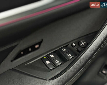 Серый БМВ i4, объемом двигателя 0 л и пробегом 25 тыс. км за 47500 $, фото 25 на Automoto.ua