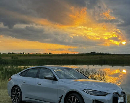 Серый БМВ i4, объемом двигателя 0 л и пробегом 25 тыс. км за 44600 $, фото 2 на Automoto.ua