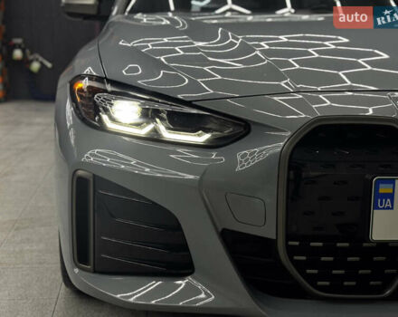 Серый БМВ i4, объемом двигателя 0 л и пробегом 25 тыс. км за 47500 $, фото 6 на Automoto.ua