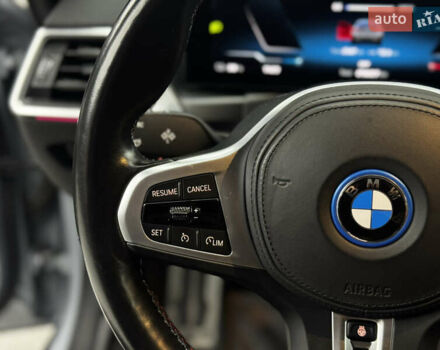 Серый БМВ i4, объемом двигателя 0 л и пробегом 25 тыс. км за 47500 $, фото 35 на Automoto.ua