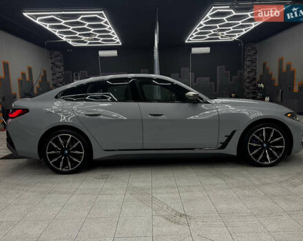 Серый БМВ i4, объемом двигателя 0 л и пробегом 25 тыс. км за 47500 $, фото 10 на Automoto.ua