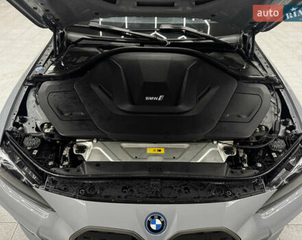 Серый БМВ i4, объемом двигателя 0 л и пробегом 25 тыс. км за 47500 $, фото 76 на Automoto.ua