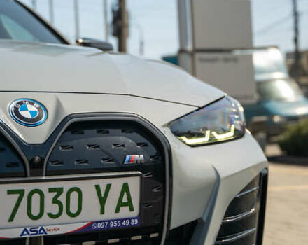 Серый БМВ i4, объемом двигателя 0 л и пробегом 6 тыс. км за 47000 $, фото 5 на Automoto.ua