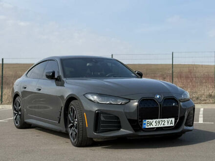 БМВ i4 2022 в Ровно на Automoto.ua Серый БМВ i4, объемом двигателя 0 л и пробегом 33 тыс. км за 39500 $, фото 1 на Automoto.ua