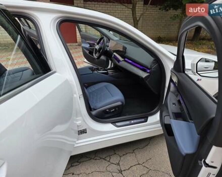 Белый БМВ i5, объемом двигателя 0 л и пробегом 3 тыс. км за 49999 $, фото 52 на Automoto.ua
