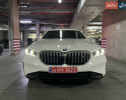 Белый БМВ i5, объемом двигателя 0 л и пробегом 7 тыс. км за 57000 $, фото 1 на Automoto.ua