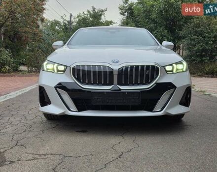 Белый БМВ i5, объемом двигателя 0 л и пробегом 3 тыс. км за 49999 $, фото 3 на Automoto.ua
