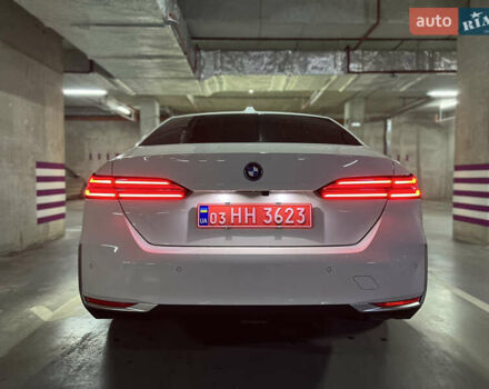 Белый БМВ i5, объемом двигателя 0 л и пробегом 7 тыс. км за 57000 $, фото 7 на Automoto.ua