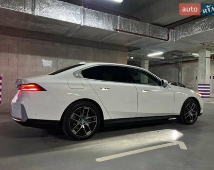 Белый БМВ i5, объемом двигателя 0 л и пробегом 7 тыс. км за 57000 $, фото 6 на Automoto.ua