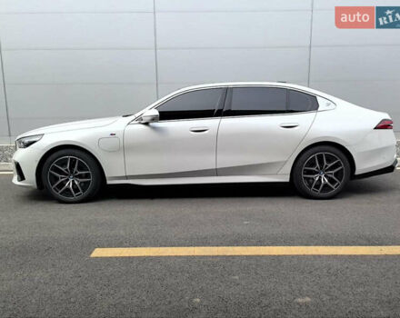 Белый БМВ i5, объемом двигателя 0 л и пробегом 7 тыс. км за 42000 $, фото 3 на Automoto.ua