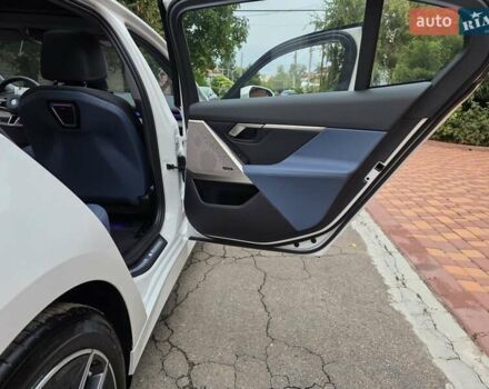 Белый БМВ i5, объемом двигателя 0 л и пробегом 3 тыс. км за 49999 $, фото 50 на Automoto.ua