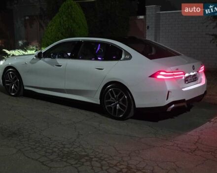 Белый БМВ i5, объемом двигателя 0 л и пробегом 3 тыс. км за 49999 $, фото 65 на Automoto.ua