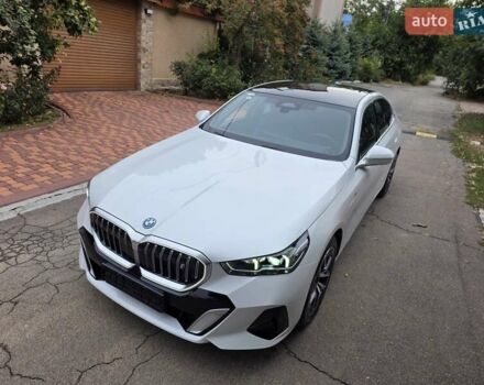 Белый БМВ i5, объемом двигателя 0 л и пробегом 3 тыс. км за 49999 $, фото 23 на Automoto.ua