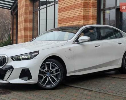 Белый БМВ i5, объемом двигателя 0 л и пробегом 11 тыс. км за 43999 $, фото 7 на Automoto.ua