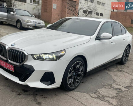 Белый БМВ i5, объемом двигателя 0 л и пробегом 20 тыс. км за 59000 $, фото 2 на Automoto.ua