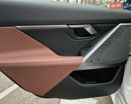 Белый БМВ i5, объемом двигателя 0 л и пробегом 18 тыс. км за 44950 $, фото 23 на Automoto.ua