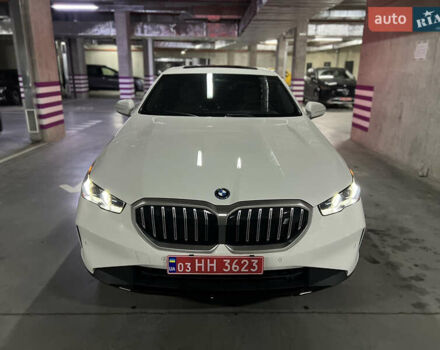 Белый БМВ i5, объемом двигателя 0 л и пробегом 7 тыс. км за 57000 $, фото 2 на Automoto.ua