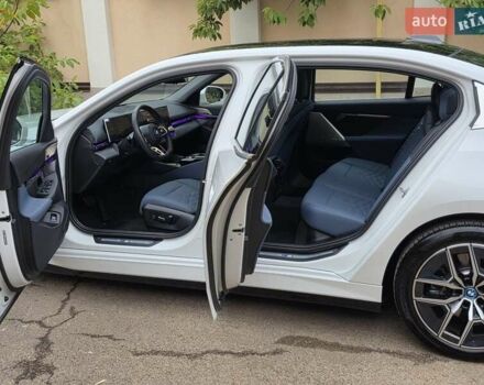 Белый БМВ i5, объемом двигателя 0 л и пробегом 3 тыс. км за 49999 $, фото 31 на Automoto.ua