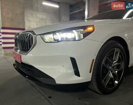 Белый БМВ i5, объемом двигателя 0 л и пробегом 7 тыс. км за 57000 $, фото 11 на Automoto.ua