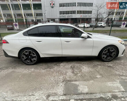 Белый БМВ i5, объемом двигателя 0 л и пробегом 20 тыс. км за 59000 $, фото 3 на Automoto.ua