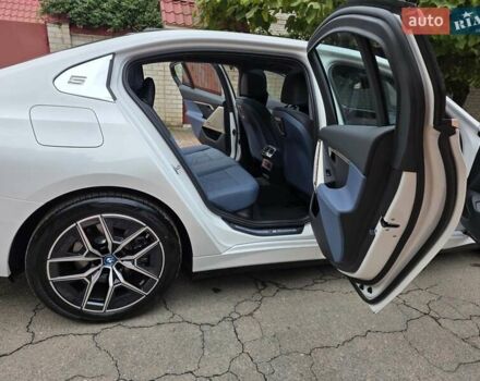 Белый БМВ i5, объемом двигателя 0 л и пробегом 3 тыс. км за 49999 $, фото 45 на Automoto.ua