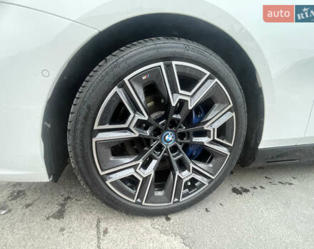 Белый БМВ i5, объемом двигателя 0 л и пробегом 20 тыс. км за 59000 $, фото 15 на Automoto.ua