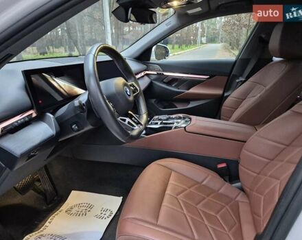 Белый БМВ i5, объемом двигателя 0 л и пробегом 18 тыс. км за 44950 $, фото 1 на Automoto.ua