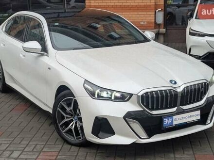 Белый БМВ i5, объемом двигателя 0 л и пробегом 11 тыс. км за 43999 $, фото 1 на Automoto.ua