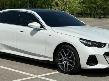 Белый БМВ i5, объемом двигателя 0 л и пробегом 12 тыс. км за 46999 $, фото 1 на Automoto.ua