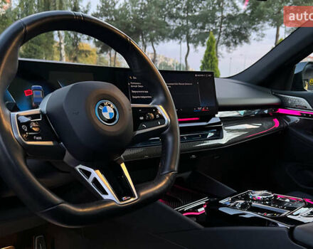 Черный БМВ i5, объемом двигателя 0 л и пробегом 32 тыс. км за 57000 $, фото 25 на Automoto.ua